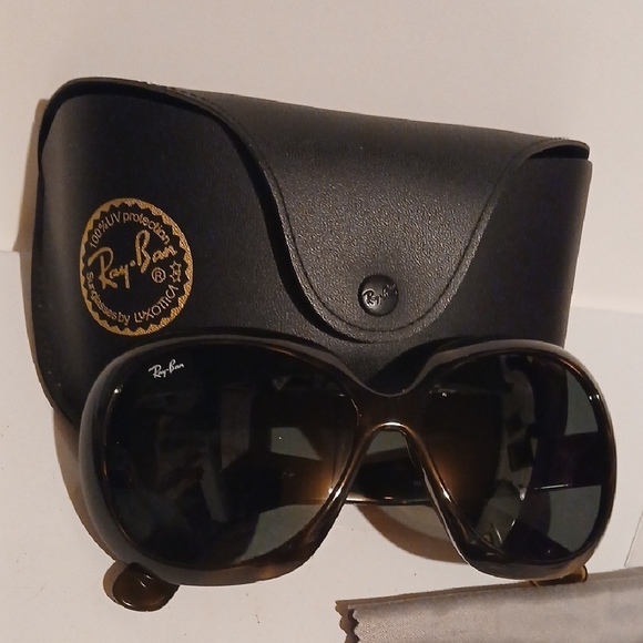 Ray-Ban Classic Black Sunglasses with Accessories